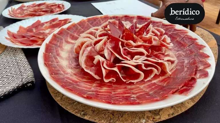 como hacer flores de jamón, rosas de jamón